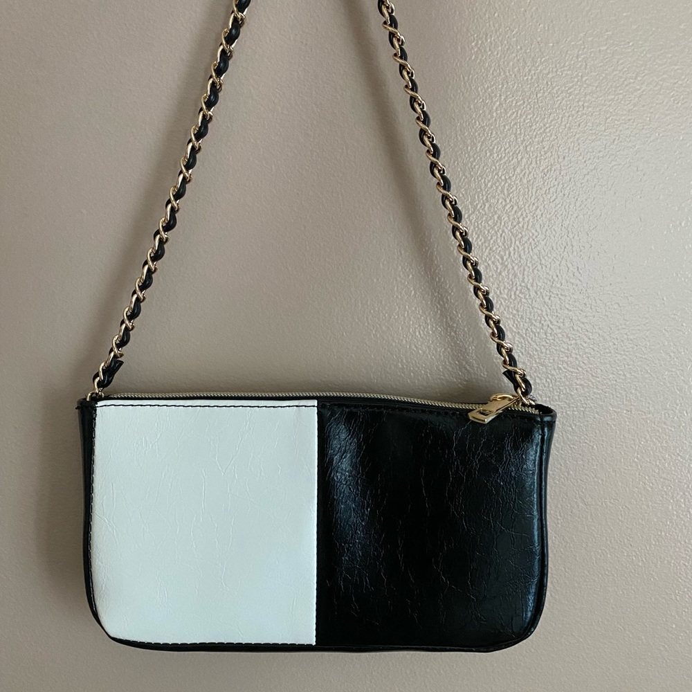 Forever 21 Chain Faux Leather Shoulder Bag